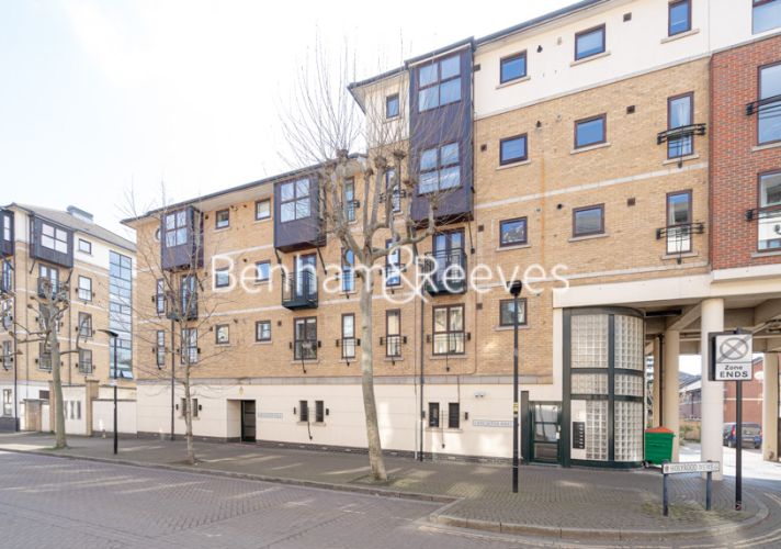 2  bedrooms flat to rent in Lancaster Hall, Wesley Avenue, E16-image 6