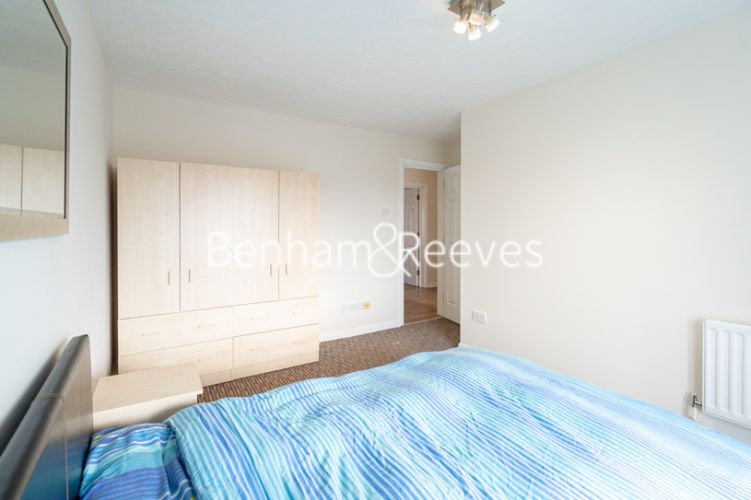 2  bedrooms flat to rent in Lancaster Hall, Wesley Avenue, E16-image 9