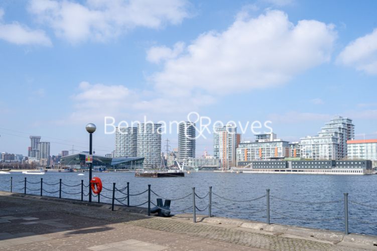 2  bedrooms flat to rent in Lancaster Hall, Wesley Avenue, E16-image 13