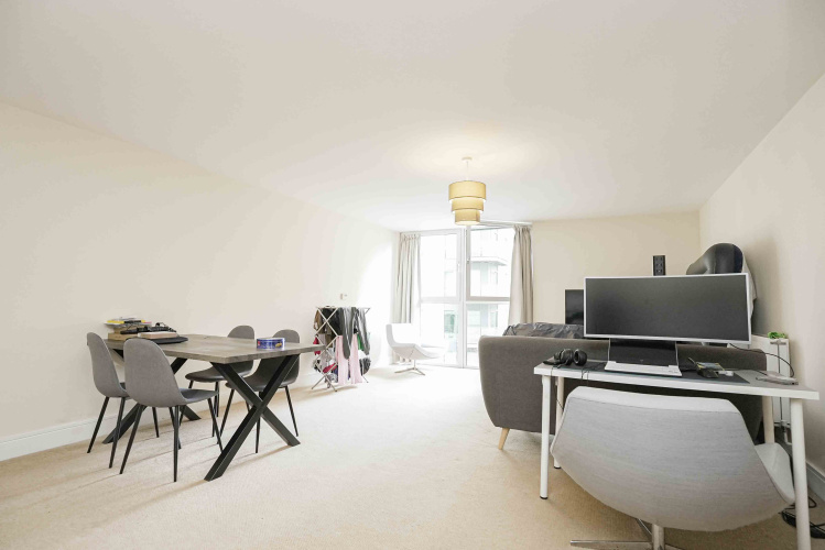 2 bedrooms flat to rent in Westwood House, Millharbour, E14-image 3