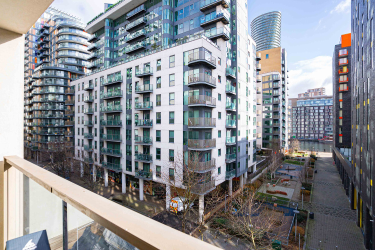 2 bedrooms flat to rent in Westwood House, Millharbour, E14-image 8