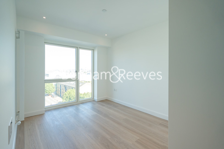 2 bedrooms flat to rent in Western Gateway, Royal Dock, E16-image 3