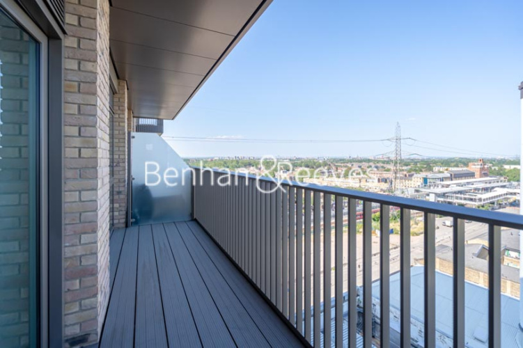 2 bedrooms flat to rent in Western Gateway, Royal Dock, E16-image 5