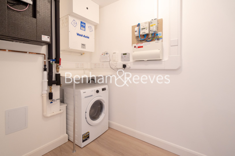 2 bedrooms flat to rent in Western Gateway, Royal Dock, E16-image 15