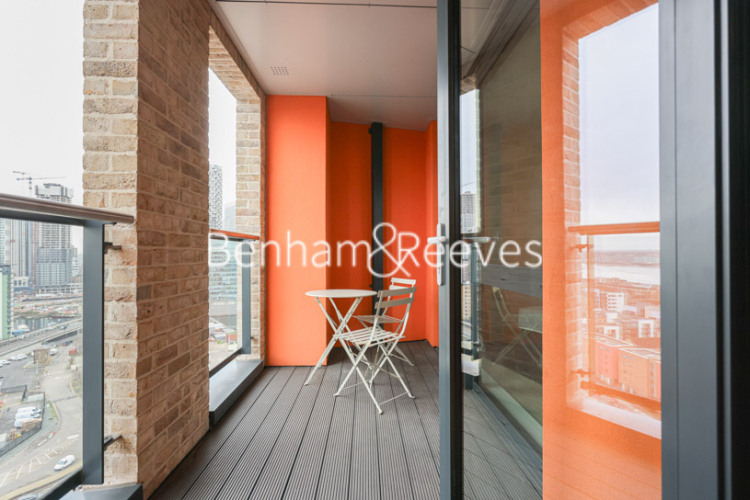 1  bedroom flat to rent in Williamsburg Plaza, Canary Wharf, E14-image 9