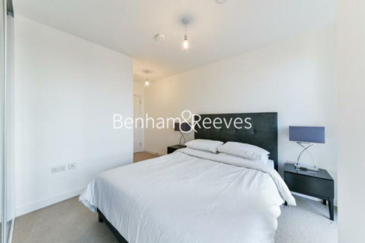 2  bedrooms flat to rent in Williamsburg Plaza ,Canary Wharf, E14-image 3