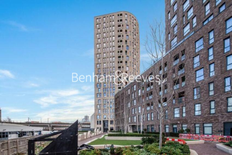 2  bedrooms flat to rent in Williamsburg Plaza ,Canary Wharf, E14-image 8