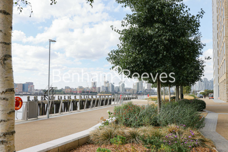 2 bedrooms flat to rent in Bonnet Street, Royal Wharf Riverscape, E16-image 8