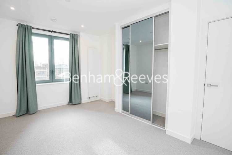 1 bedroom flat to rent in Gillender Street, Canary Wharf, E3-image 9