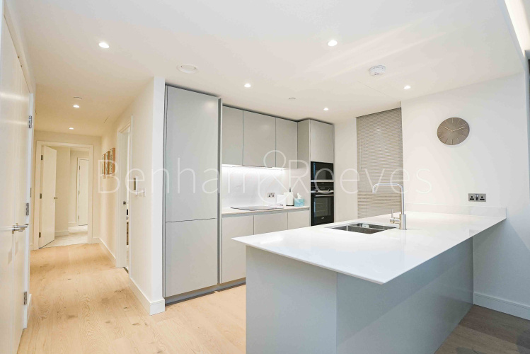 2 bedrooms flat to rent in Harcourt tower, South Quay Plaza, E14-image 2