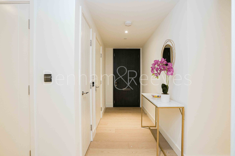 2 bedrooms flat to rent in Harcourt tower, South Quay Plaza, E14-image 16