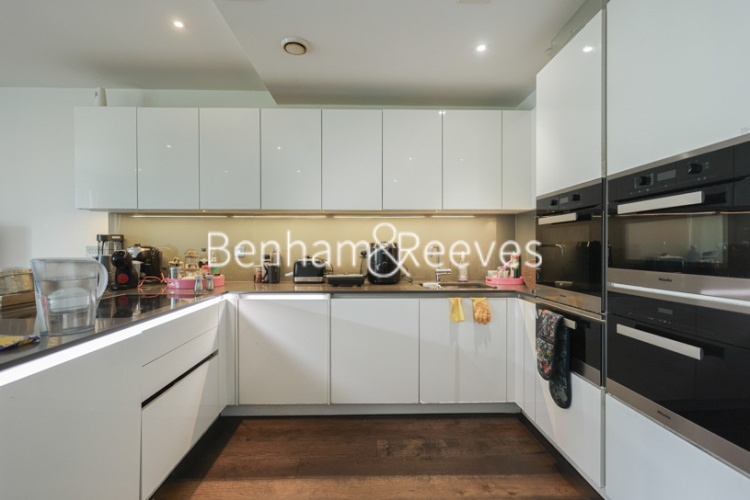 4 bedrooms flat to rent in Central Avenue, Fulham, SW6-image 2