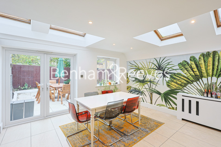 4 bedrooms flat to rent in Rylston Road, Fulham, SW6-image 12