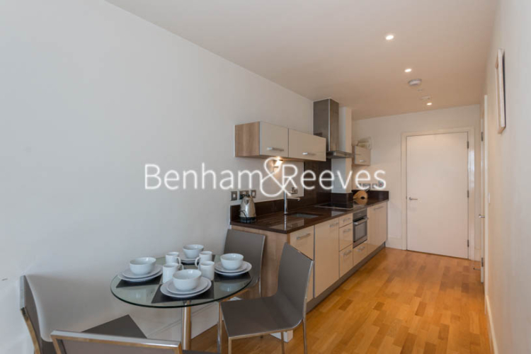 1 bedroom flat to rent in Highbury Stadium Square, Highbury, N5-image 2