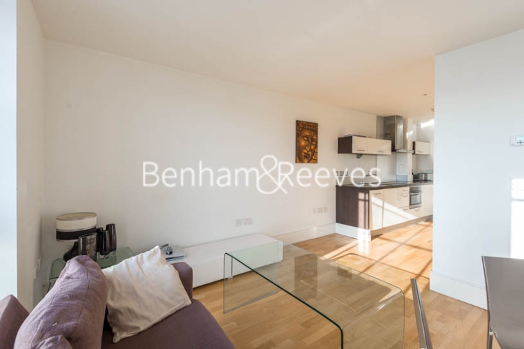 1 bedroom flat to rent in Highbury Stadium Square, Highbury, N5-image 1