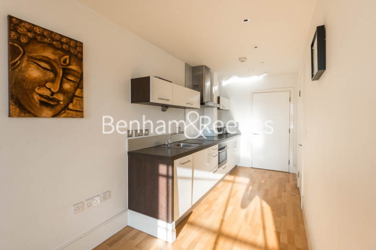 1 bedroom flat to rent in Highbury Stadium Square, Highbury, N5-image 2