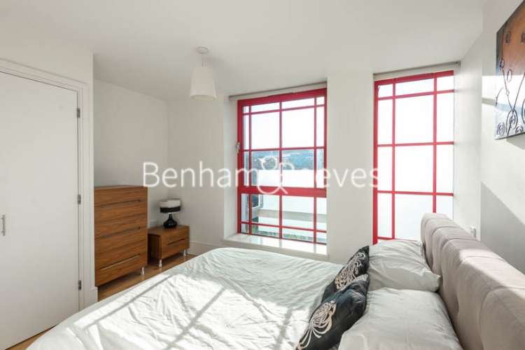 1 bedroom flat to rent in Highbury Stadium Square, Highbury, N5-image 4