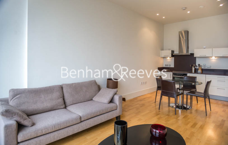 1 bedroom flat to rent in Highbury Stadium Square, Highbury, N5-image 2