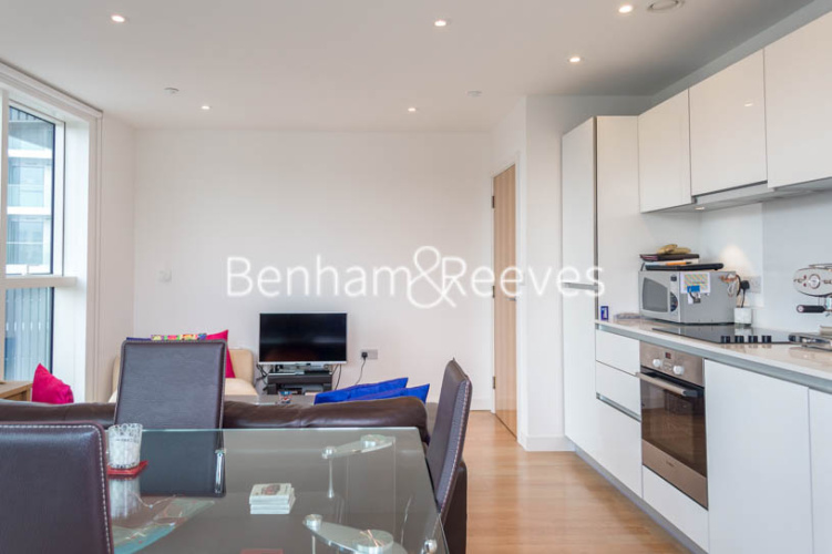 1 bedroom flat to rent in Woodberry Grove, Finsbury Park, N4-image 2