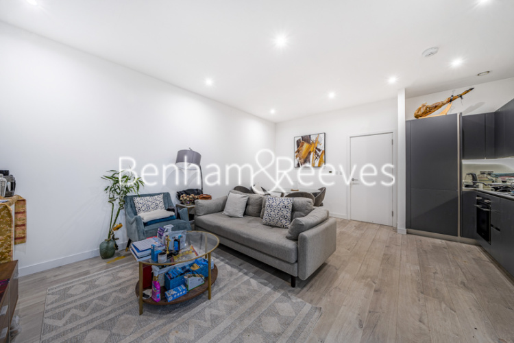 1 bedroom flat to rent in Coster Avenue, Highgate, N4-image 1