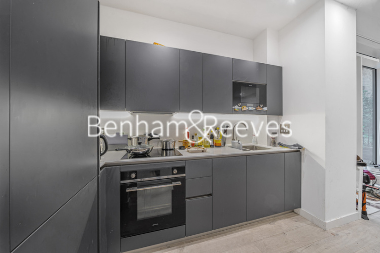 1 bedroom flat to rent in Coster Avenue, Highgate, N4-image 2