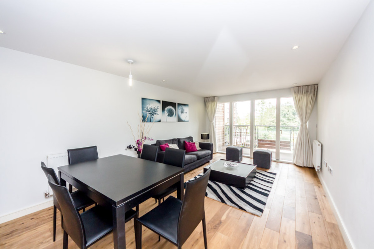 2 bedrooms flat to rent in Seren Park Gardens, Greenwich, SE3-image 1