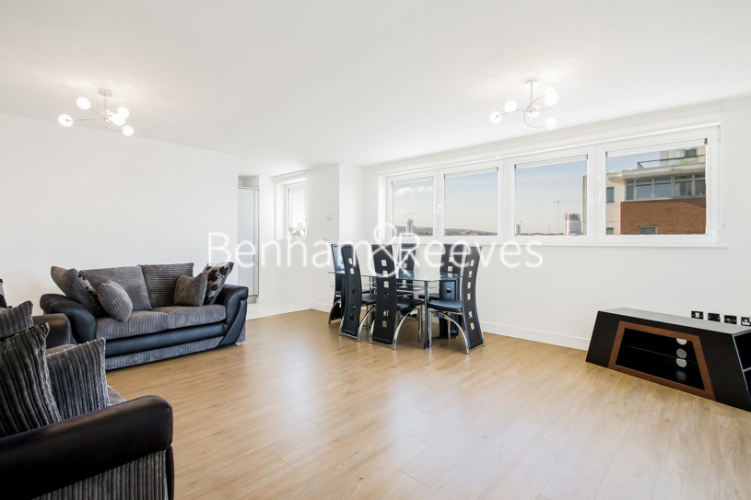 2 bedrooms flat to rent in Erebus Drive, Woolwich, SE28-image 1