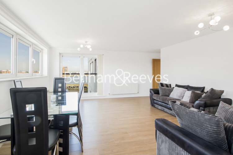 2 bedrooms flat to rent in Erebus Drive, Woolwich, SE28-image 2