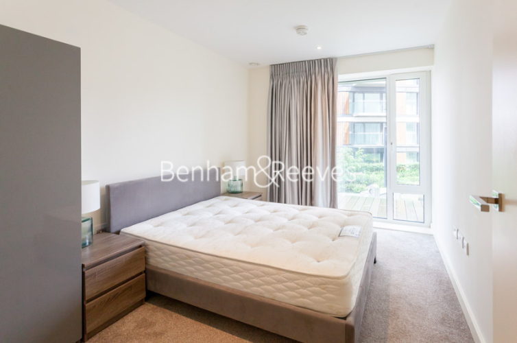 3 bedrooms flat to rent in Duke of Wellington Avenue, Woolwich, SE18-image 3