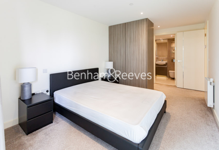 3 bedrooms flat to rent in Duke of Wellington Avenue, Woolwich, SE18-image 8