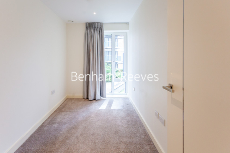 3 bedrooms flat to rent in Duke of Wellington Avenue, Woolwich, SE18-image 16