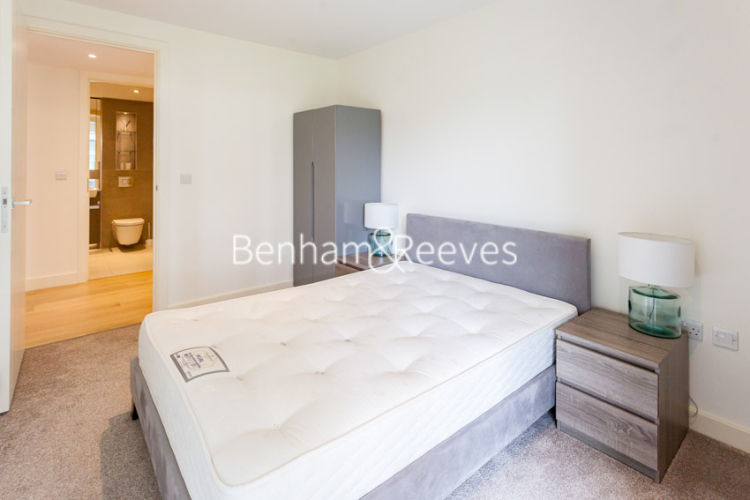 3 bedrooms flat to rent in Duke of Wellington Avenue, Woolwich, SE18-image 18