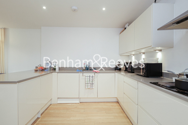 2 bedrooms flat to rent in Tilston Bright Square, Abbeywood, SE2-image 2