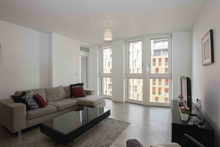 1  bedroom flat to rent in Cable Walk, Enderby Wharf Greenwich, SE10-image 1