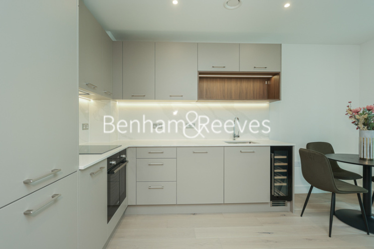 1 bedroom flat to rent in Brigadier Walk, Royal Arsenal Riverside, SE18-image 2