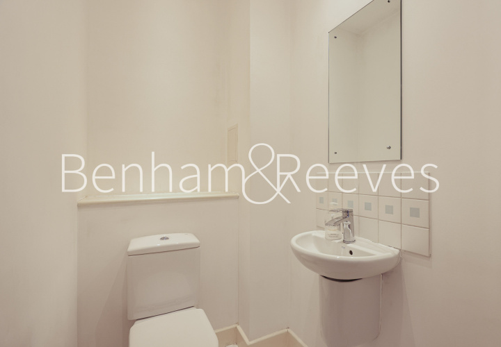 4 bedrooms flat to rent in Hastings Street, Royal Arsenal Riverside, SE18-image 5