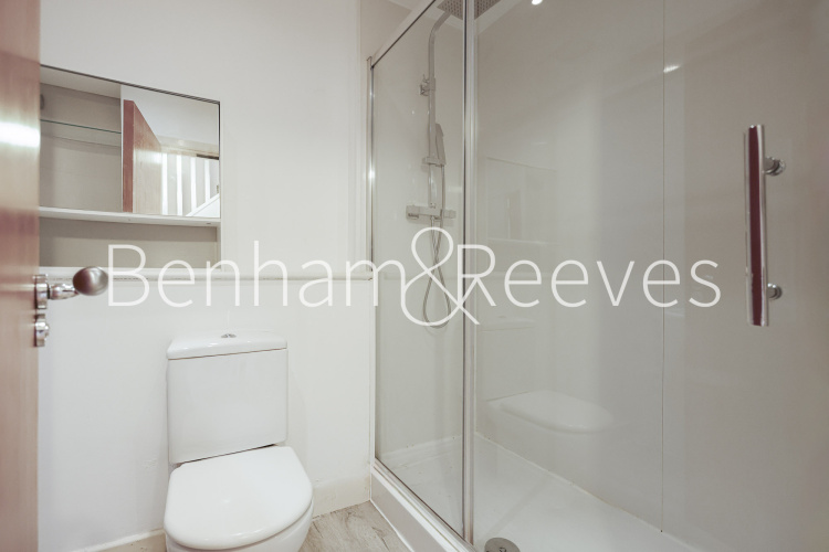 4 bedrooms flat to rent in Hastings Street, Royal Arsenal Riverside, SE18-image 11