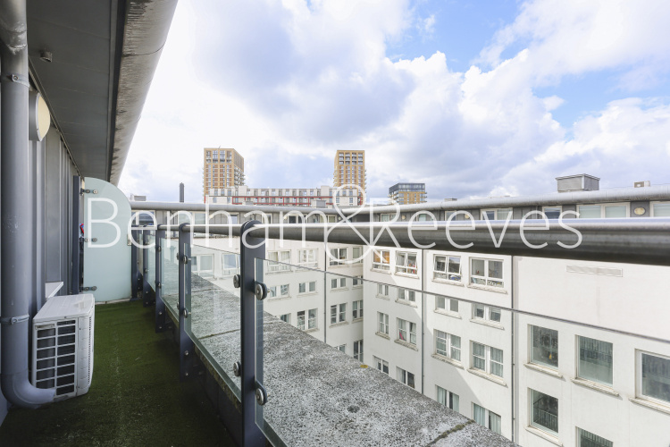 3 bedrooms flat to rent in Cadogan Road, Royal Arsenal Riverside, SE18-image 5