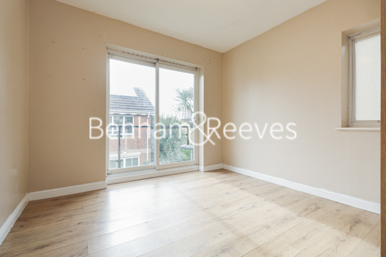 2 bedrooms flat to rent in Pier Way, Woolwich, SE28-image 3