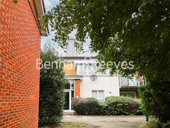 2 bedrooms flat to rent in Pier Way, Woolwich, SE28-image 9