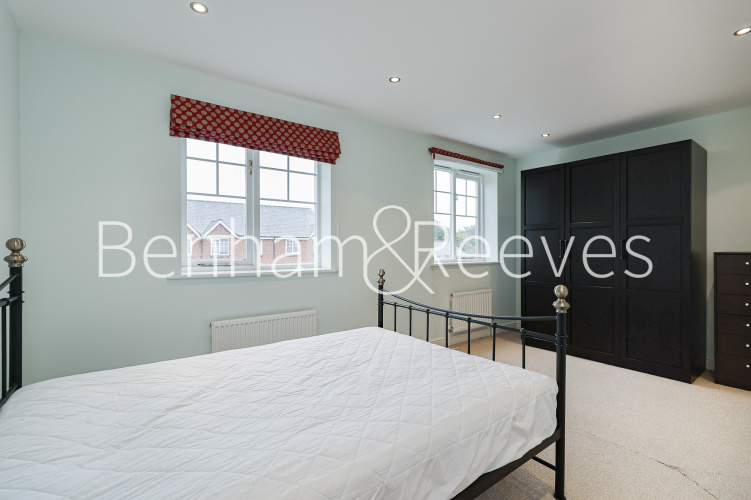 4 bedrooms flat to rent in Shooters Hills, Elizabeth Fry Place, SE18-image 3