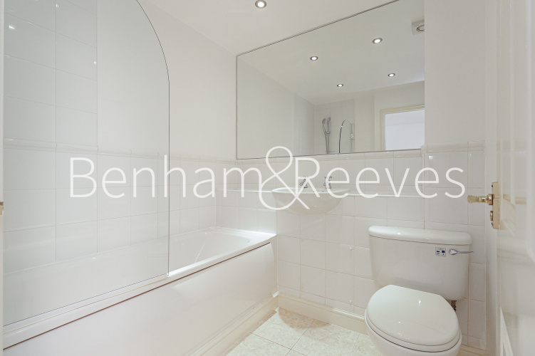 4 bedrooms flat to rent in Shooters Hills, Elizabeth Fry Place, SE18-image 4