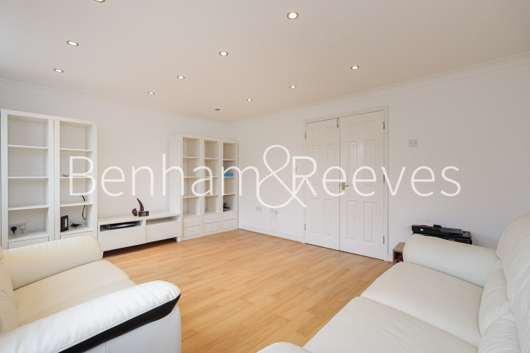 4 bedrooms flat to rent in Shooters Hills, Elizabeth Fry Place, SE18-image 6