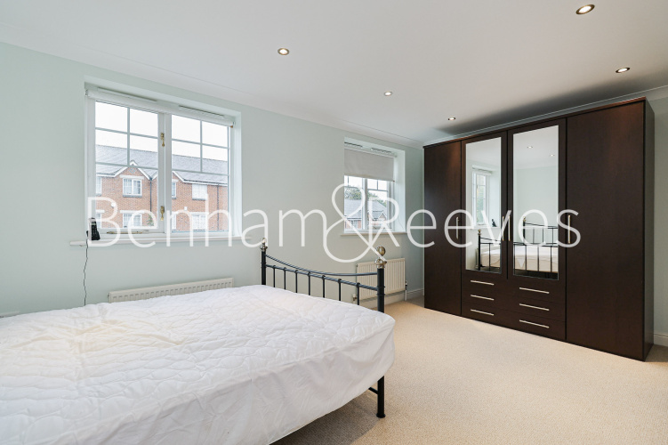 4 bedrooms flat to rent in Shooters Hills, Elizabeth Fry Place, SE18-image 8