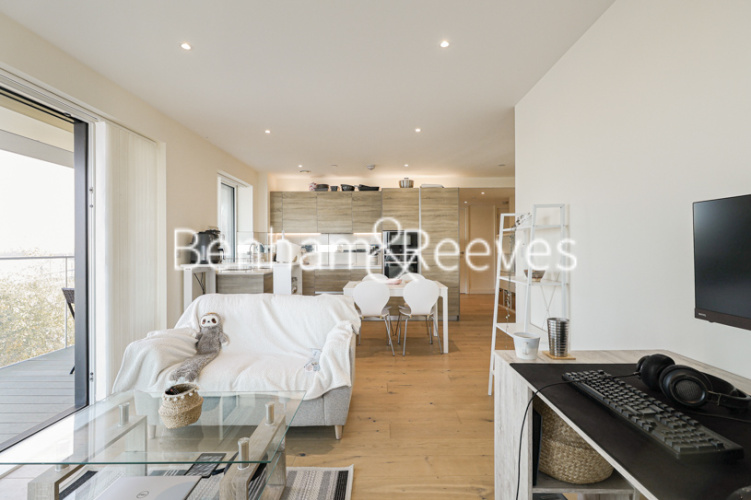 2 bedrooms flat to rent in Duke of Wellington Avenue, Royal Arsenal Riverside, SE18-image 1