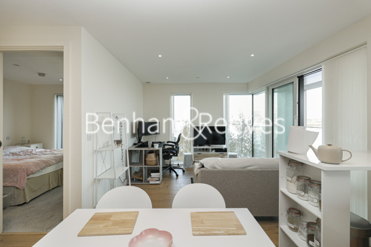 2 bedrooms flat to rent in Duke of Wellington Avenue, Royal Arsenal Riverside, SE18-image 7