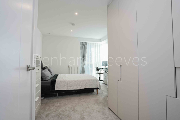 2 bedrooms flat to rent in Brigadier Walk Royal, Arsenal Riverside, SE18-image 8