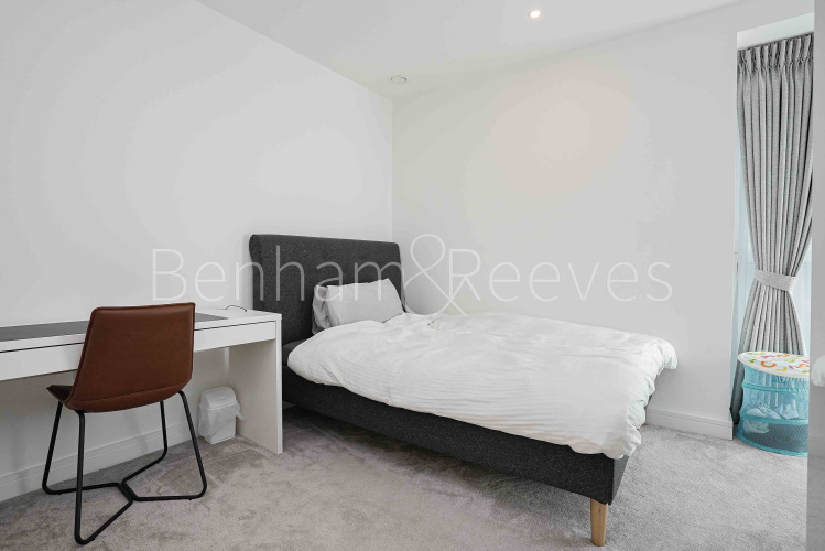 2 bedrooms flat to rent in Brigadier Walk Royal, Arsenal Riverside, SE18-image 9