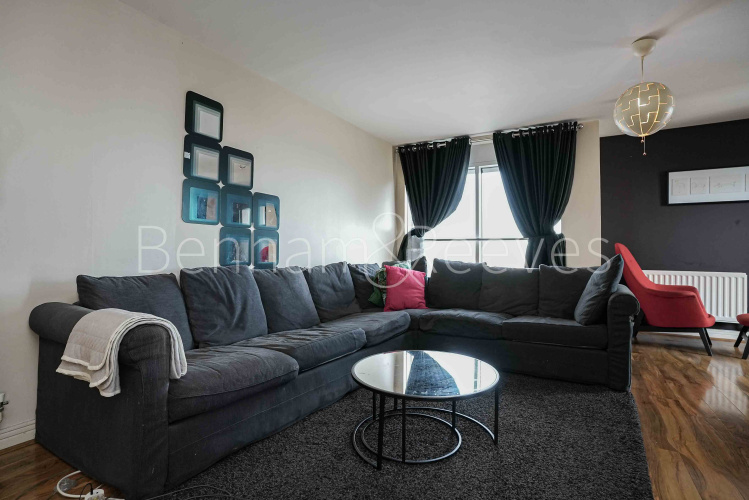 2 bedrooms flat to rent in Sark Towerk, Erebus Drive, SE28-image 1