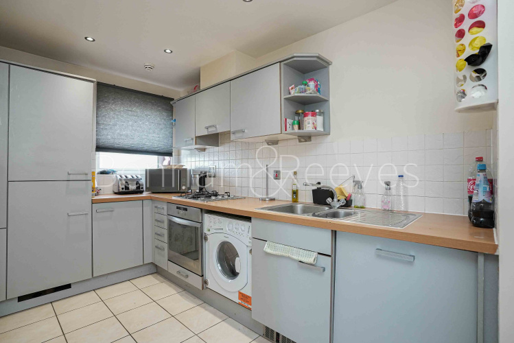 2 bedrooms flat to rent in Sark Towerk, Erebus Drive, SE28-image 3